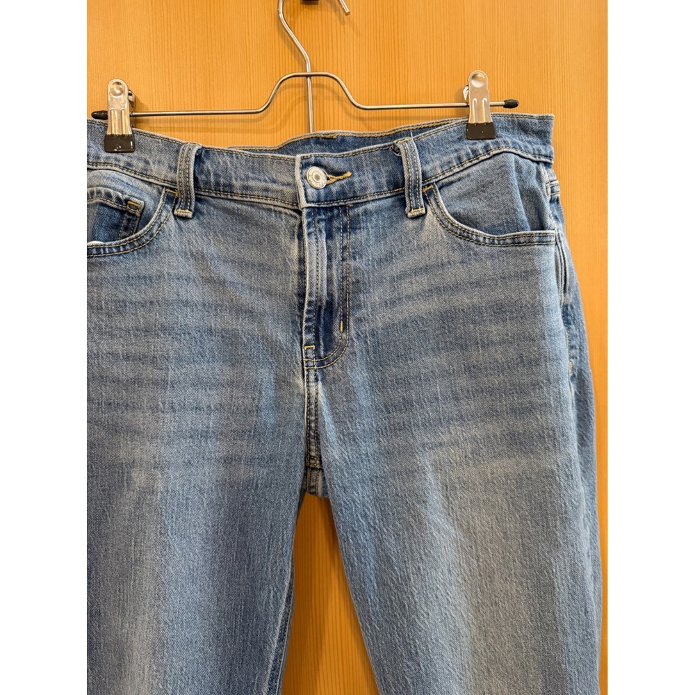 Old Navy Wow Boyfriend Jeans Light Wash Mid Rise Size 6 Blue Straight Leg Denim - Picture 4 of 8